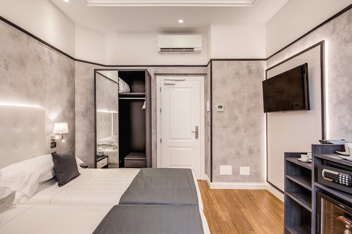 Room 44 of 79