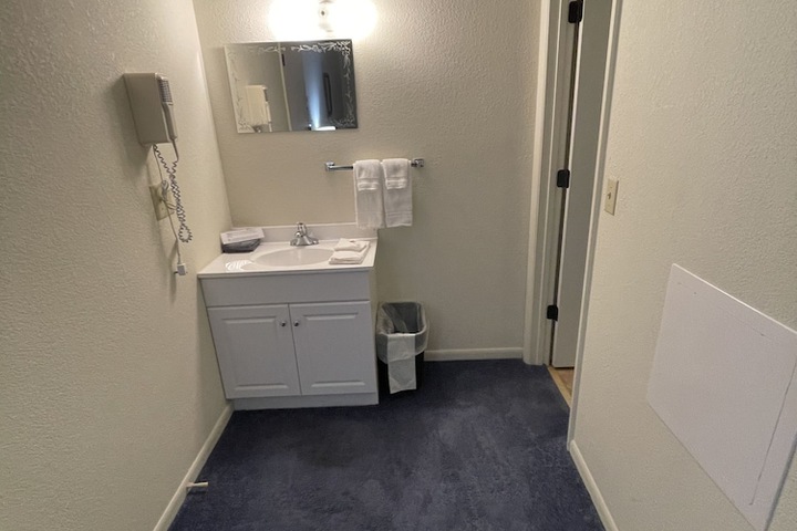 Room 13 of 69