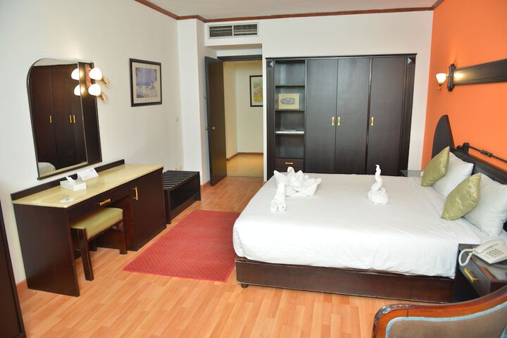 Room 3 of 37