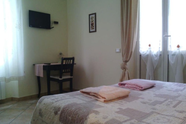 Photo 1