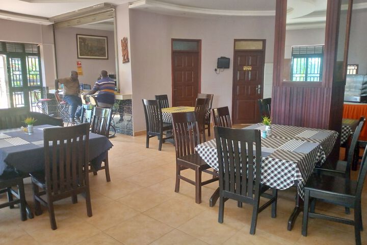 Dining 7 of 8