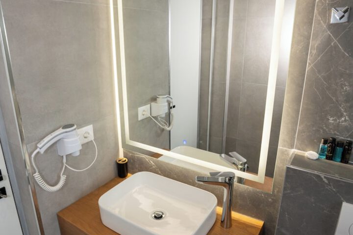 Room 42 of 146