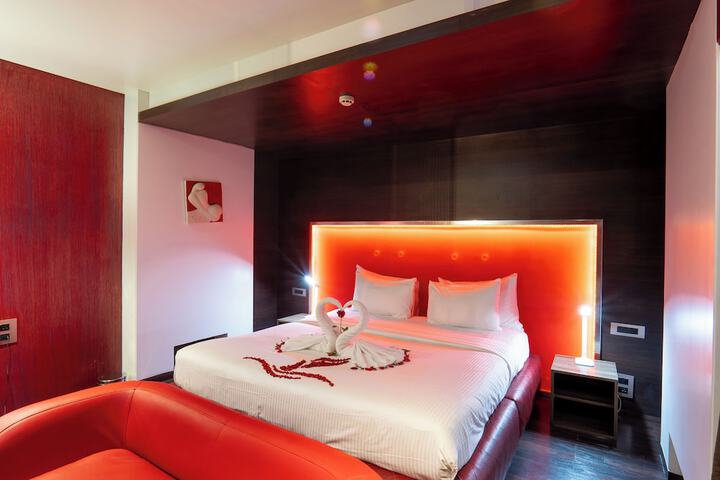 Room 18 of 90