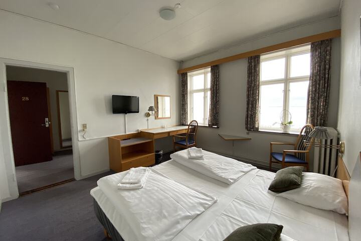 Room 8 of 25