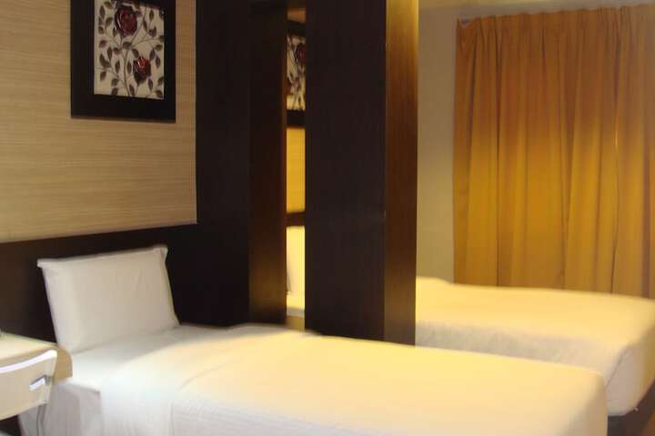 Room 11 of 14