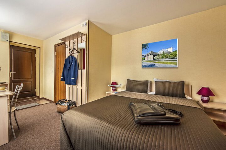 Room 48 of 68