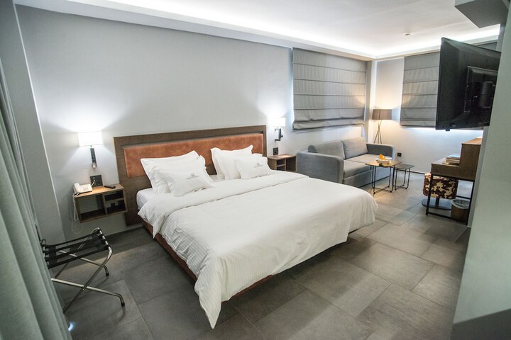 Room 12 of 76