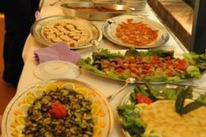 Dining 16 of 32