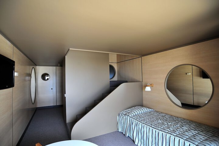 Room 25 of 100