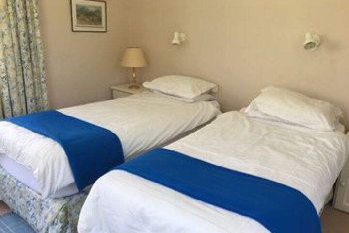 Room 10 of 25