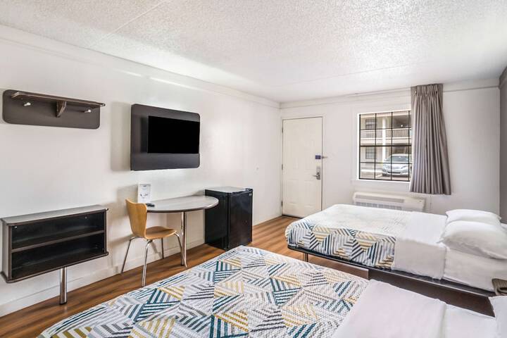 2 Double Beds (3 of 4)