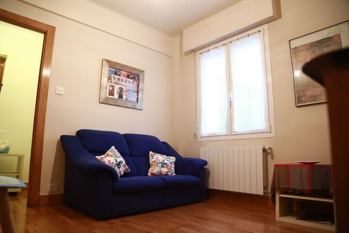 Room 11 of 16
