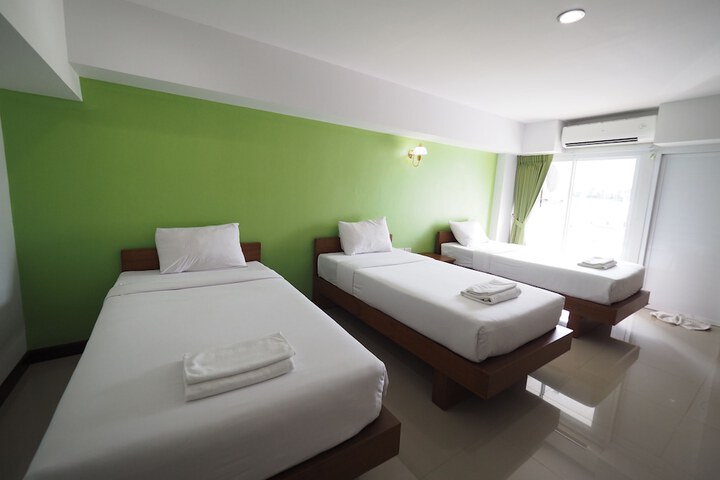 Room 13 of 31