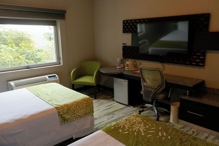 Room 9 of 120