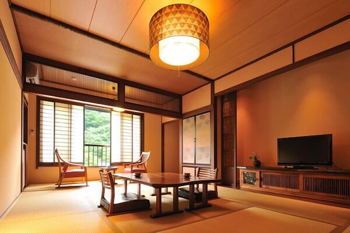 Room 3 of 124
