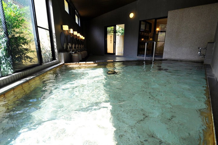 Pools & Facilities