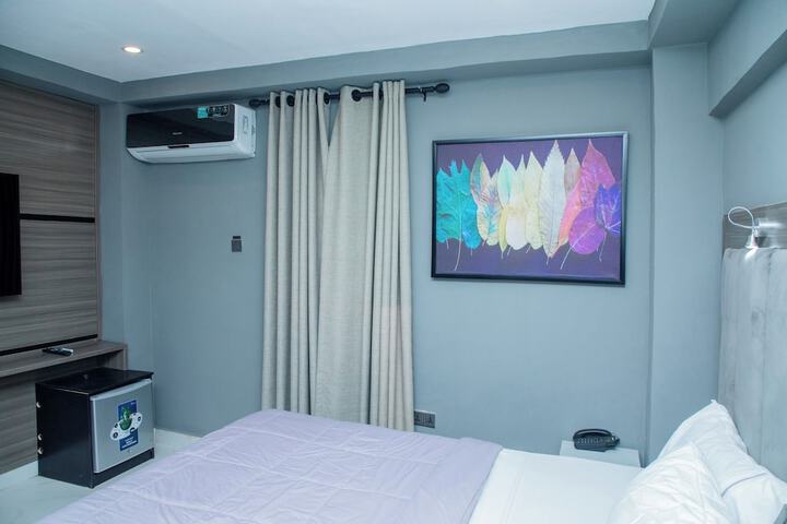 Room 5 of 63