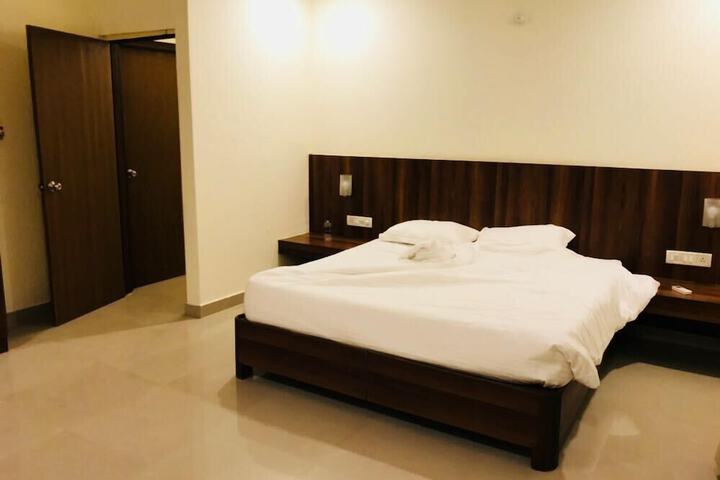 Room 5 of 7