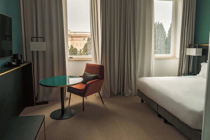 Room 27 of 105