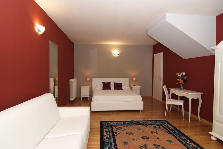 Room 7 of 34