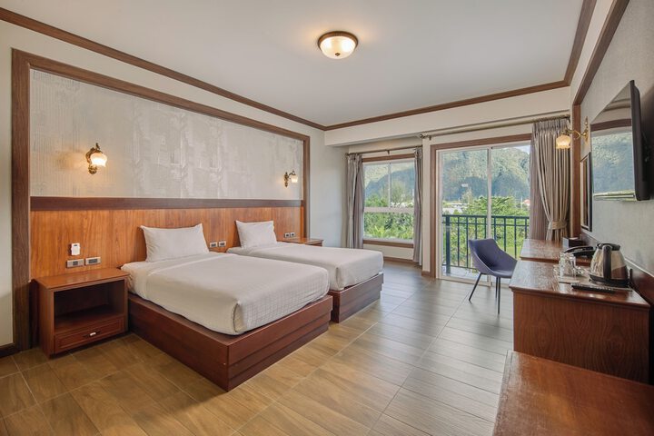 Room 10 of 28