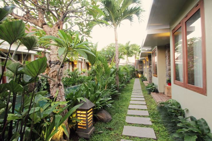 Hotel Exterior 48 of 53