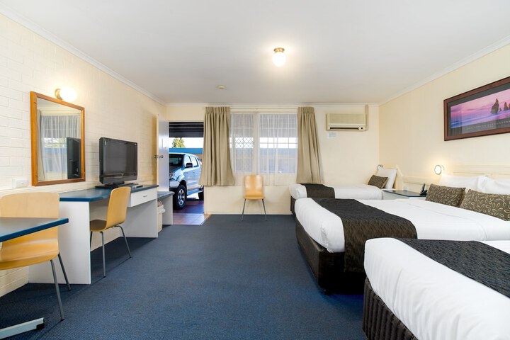 Room 12 of 23