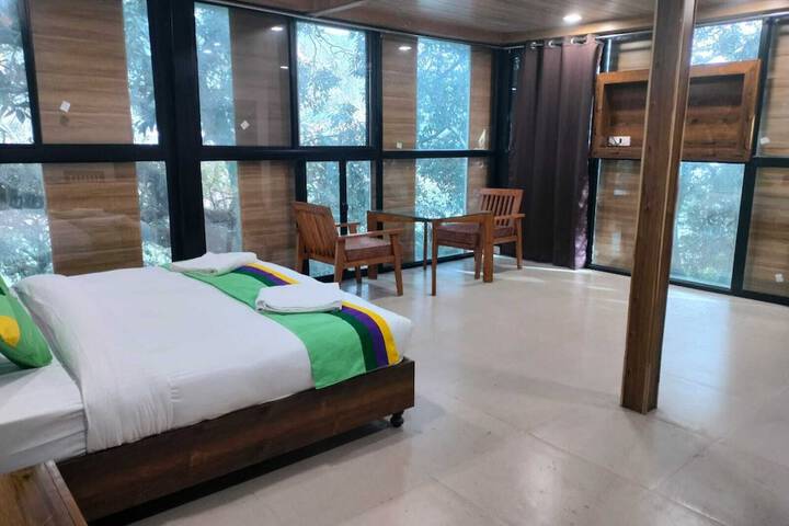 Room 2 of 8
