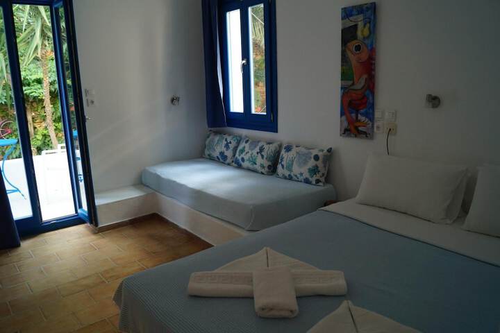 Room 10 of 27