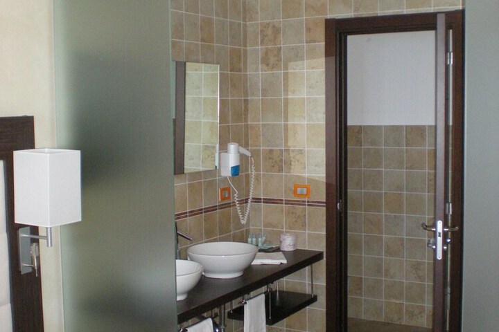 Room 10 of 98