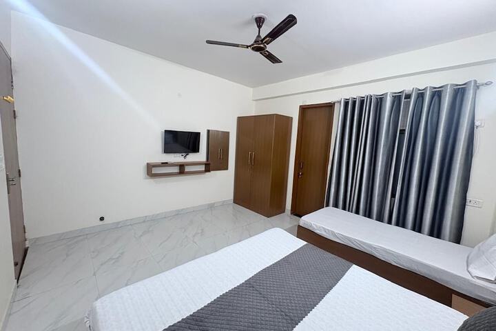 Room 10 of 28