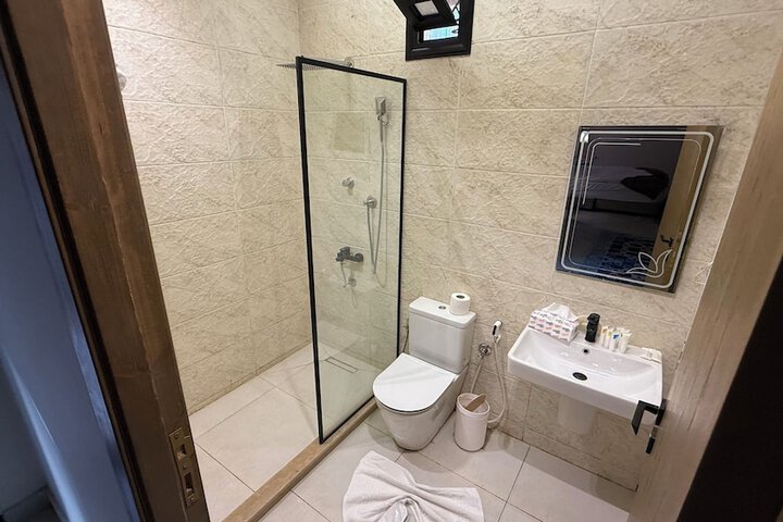 Room 21 of 38