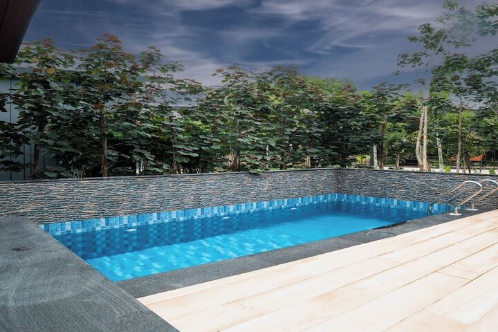 Pool 38 of 60