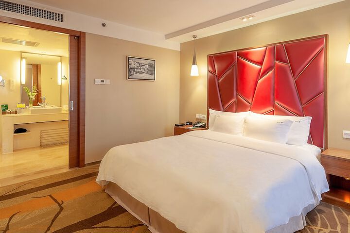 Room 43 of 127