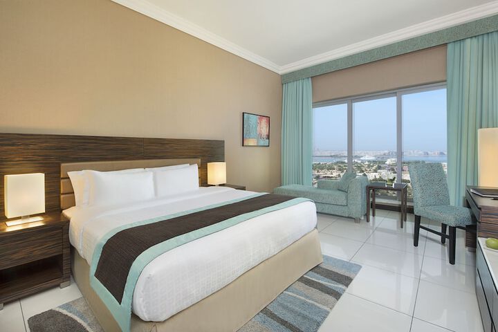 Room 4 of 32