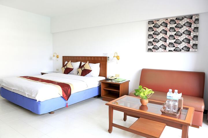 Room 8 of 17