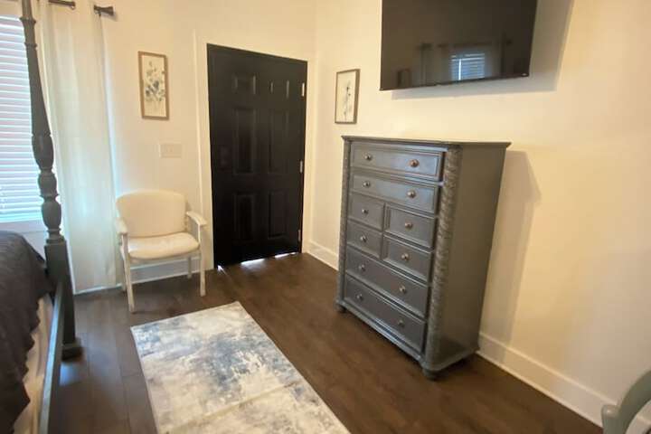 Room 8 of 98