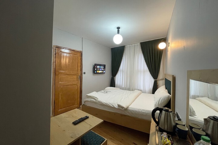 Room 26 of 100