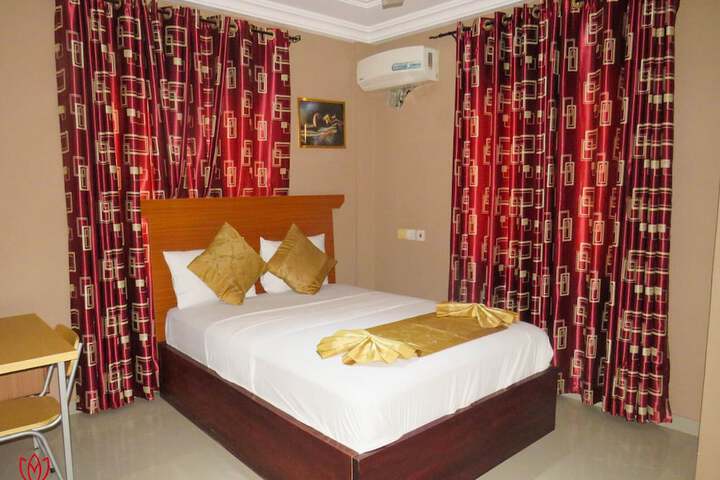 Room 43 of 119