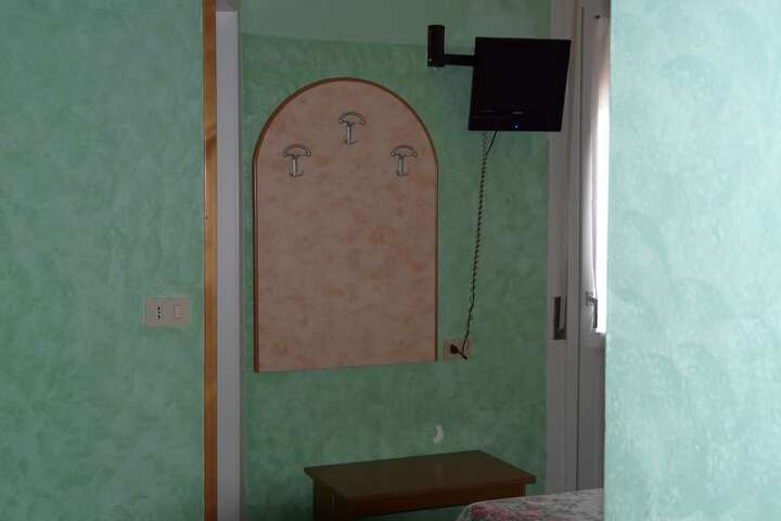 Room 22 of 35