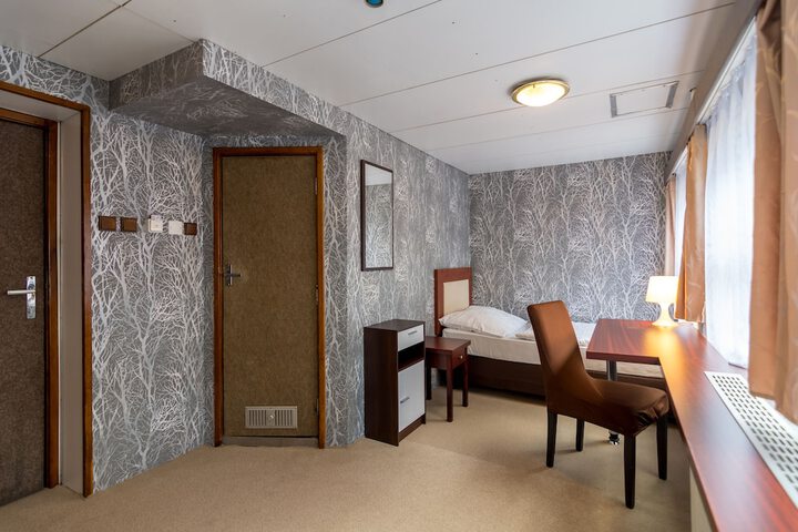 Room 17 of 50