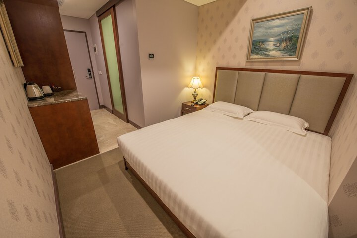 Room 16 of 47