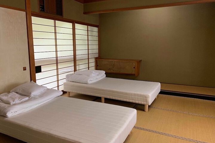 Room 27 of 48
