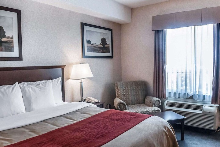 1 King Bed Efficiency (3 of 3)