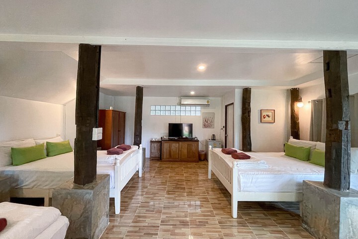 Room 15 of 108