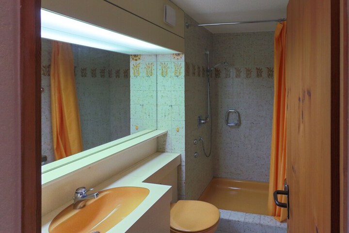 Room 141 of 169