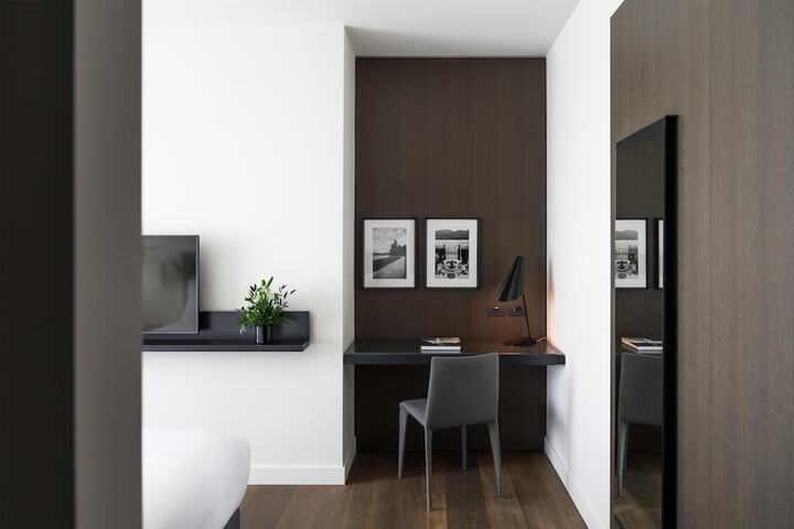 Room 53 of 213