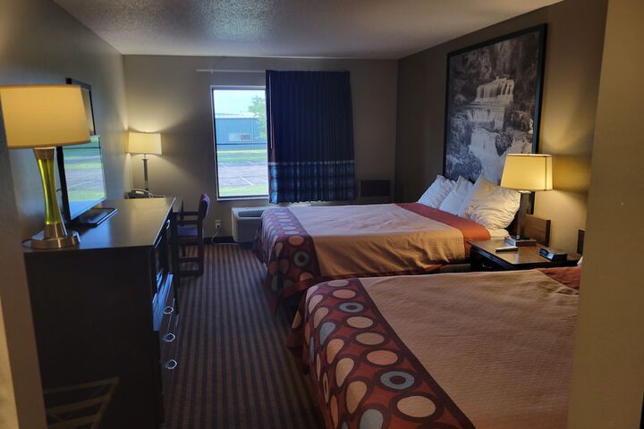 1 Queen Bed (11 of 18)