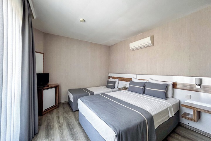 Room 17 of 38