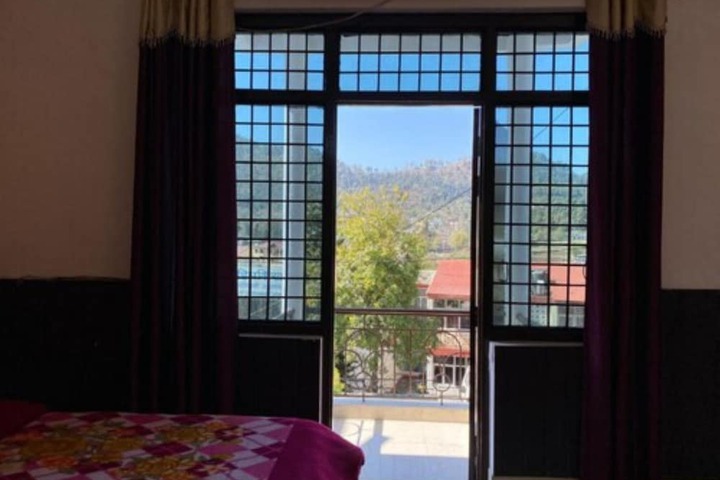 Room 12 of 16